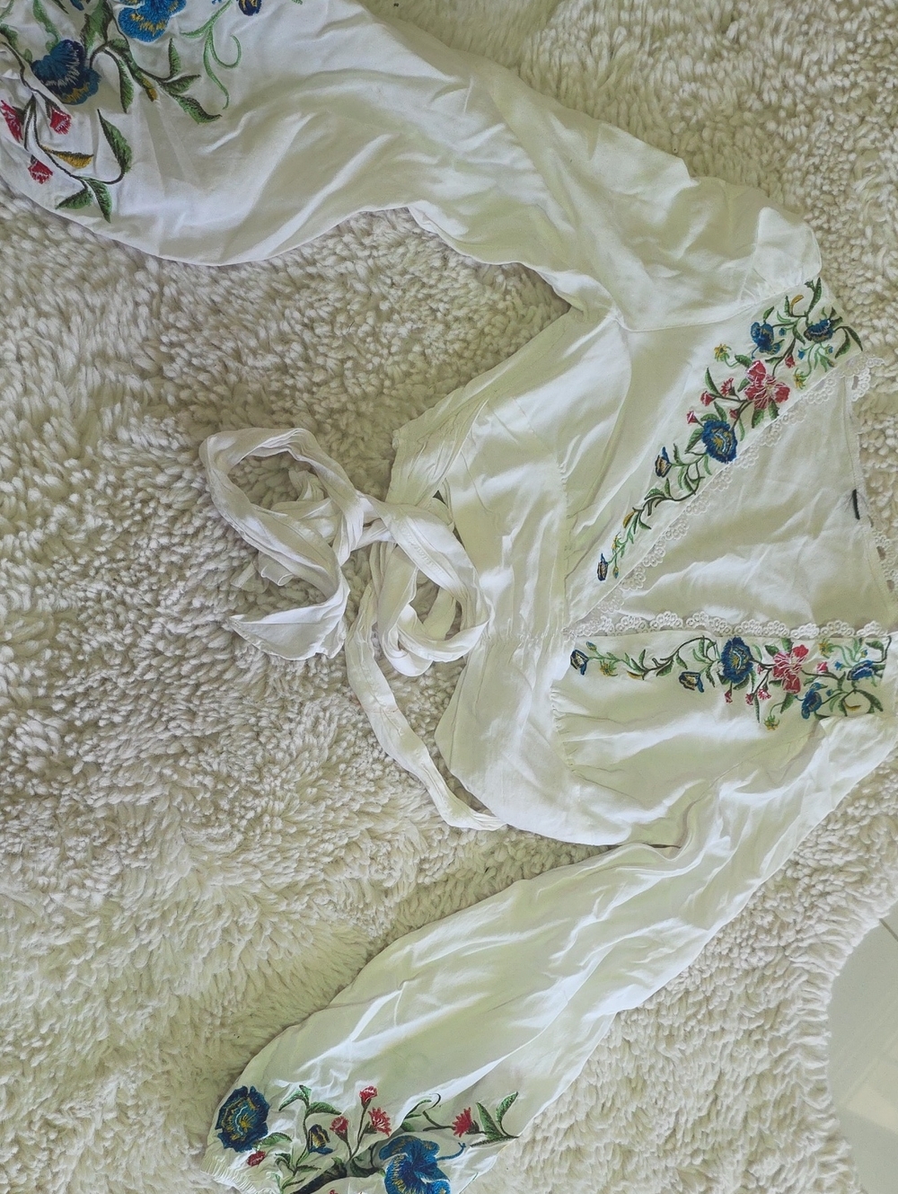 Women's Embroidered Tie-Front Satin Robe - White with Blue & Pink Floral